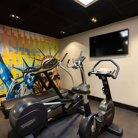 מלון Novotel Centre 4*