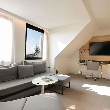 Отель Novotel Centre 4*