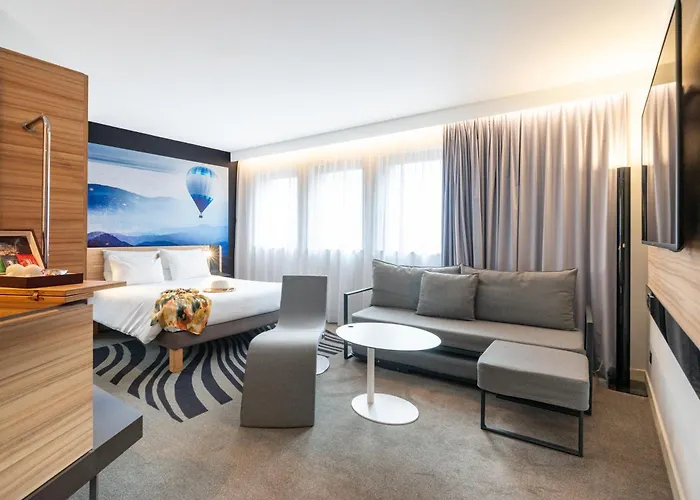 Отель Novotel Centre
