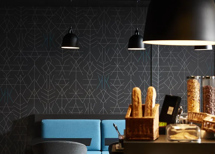 Отель Novotel Centre 4*