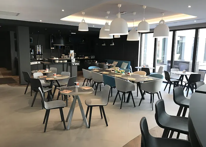Отель Novotel Centre