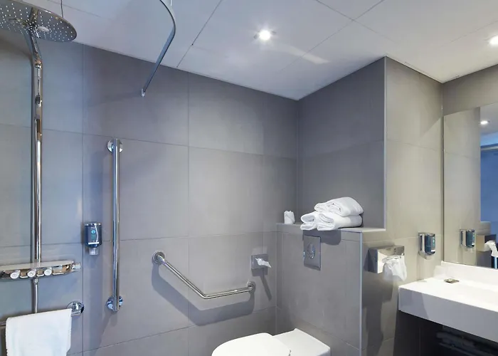 Отель Novotel Centre
