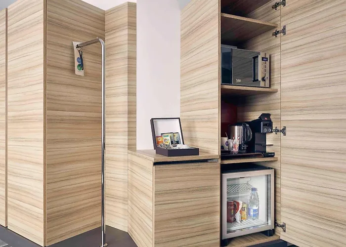 Отель Novotel Centre 4*