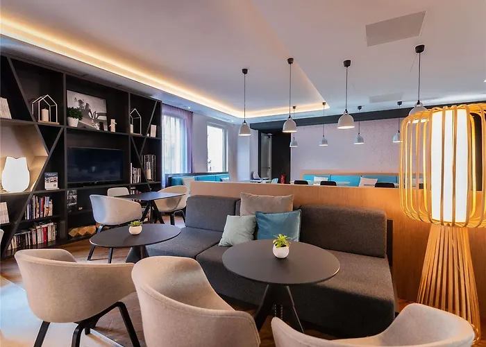 מלון Novotel Centre 4*