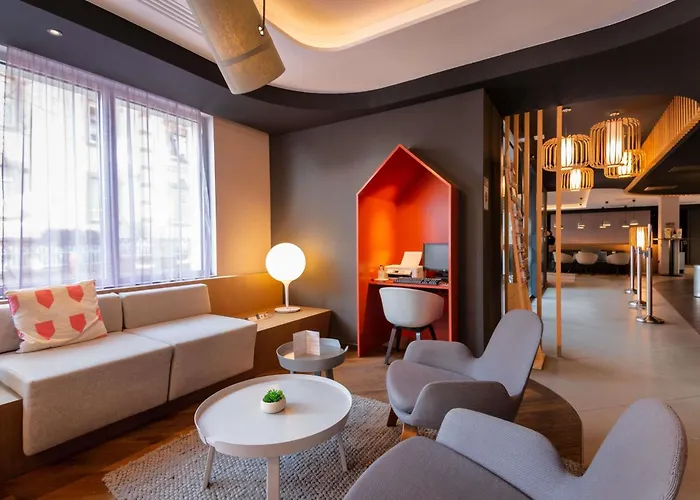 Отель Novotel Centre 4*